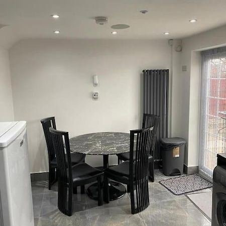 リヴァプール 2 Bed House Sleeps 4-5ヴィラ エクステリア 写真