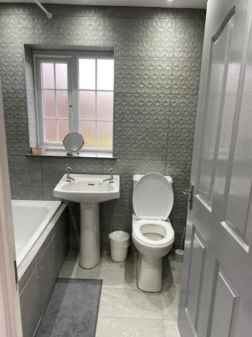 リヴァプール 2 Bed House Sleeps 4-5ヴィラ エクステリア 写真
